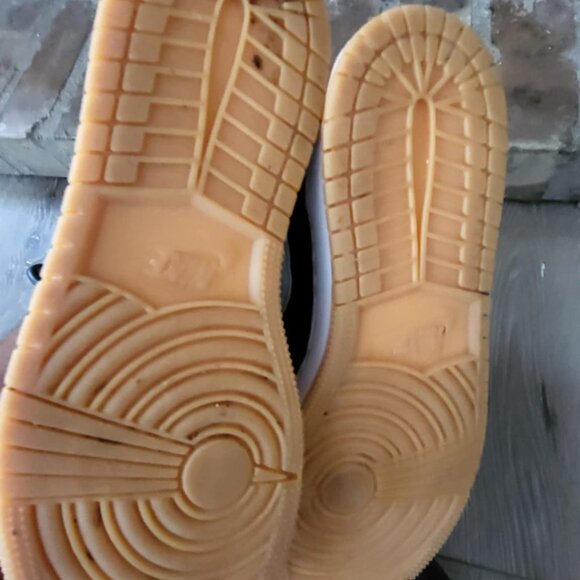 Red, Black, Green, and Yellow Retro 1 Air Jordan - Picture 2 of 4